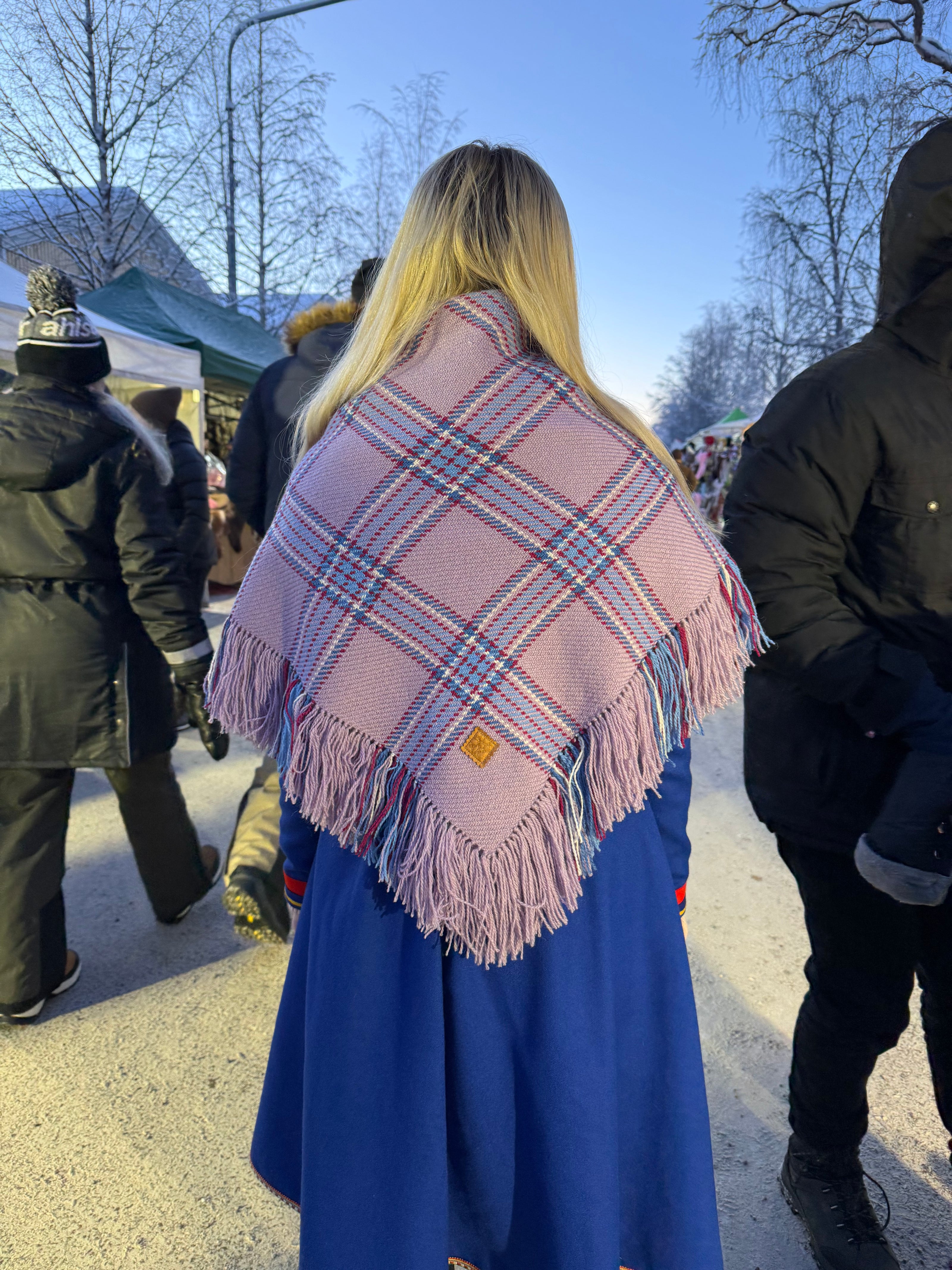 Ullsjal/ulloliidni i lavendel med lyseblå