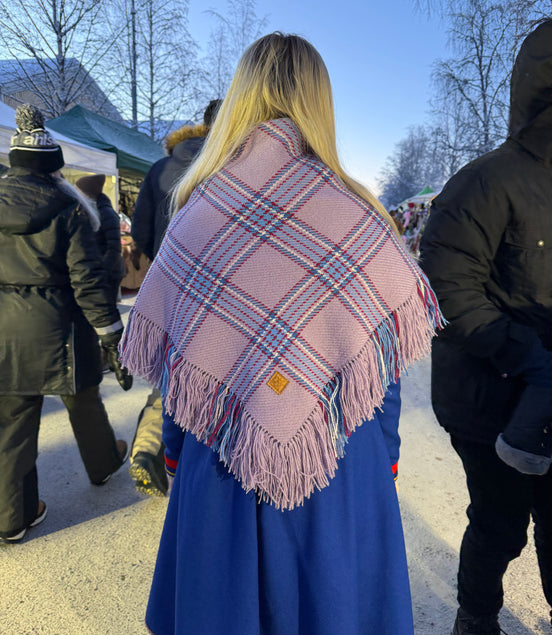 Ullsjal/ulloliidni i lavendel med lyseblå