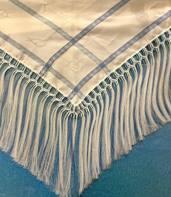 Liidni/Silkesjal i hvit og lyseblå - utsolgt