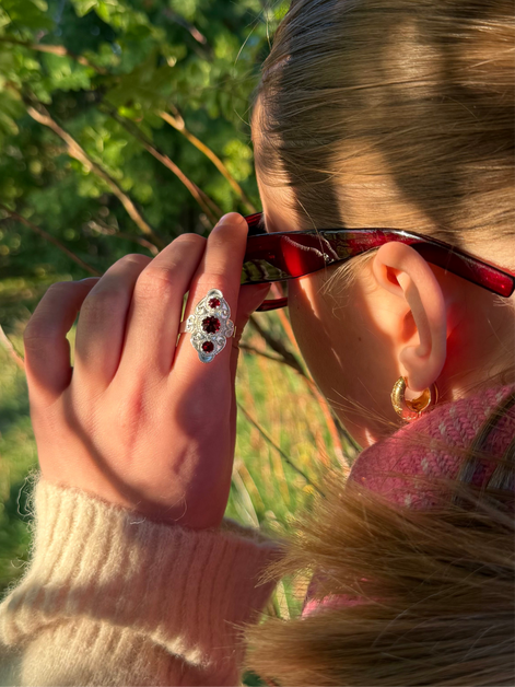 Ring med røde Krystaller