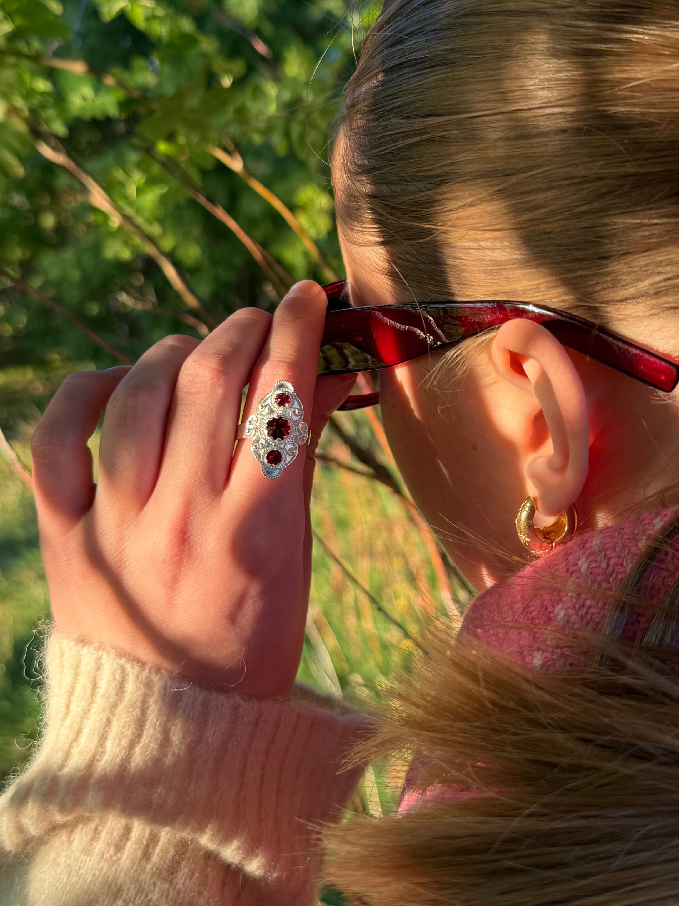 Ring med røde Krystaller