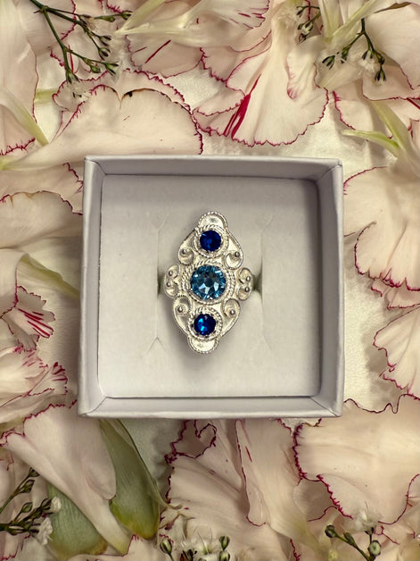 Ring med mørkeblå og lyseblå - utsolgt