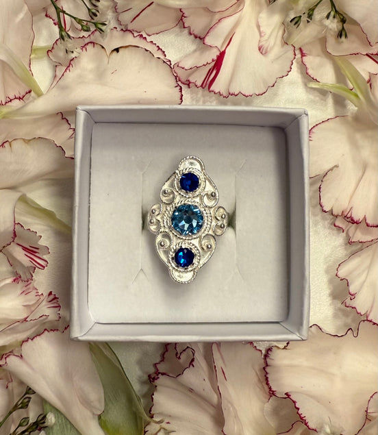 Ring med mørkeblå og lyseblå - utsolgt