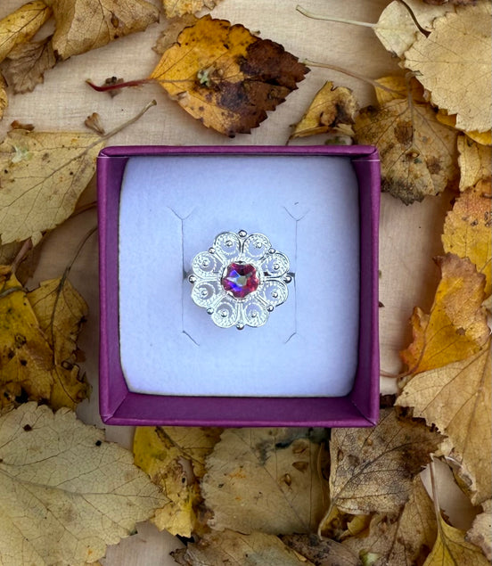 Ring med nordlys rosa krystall