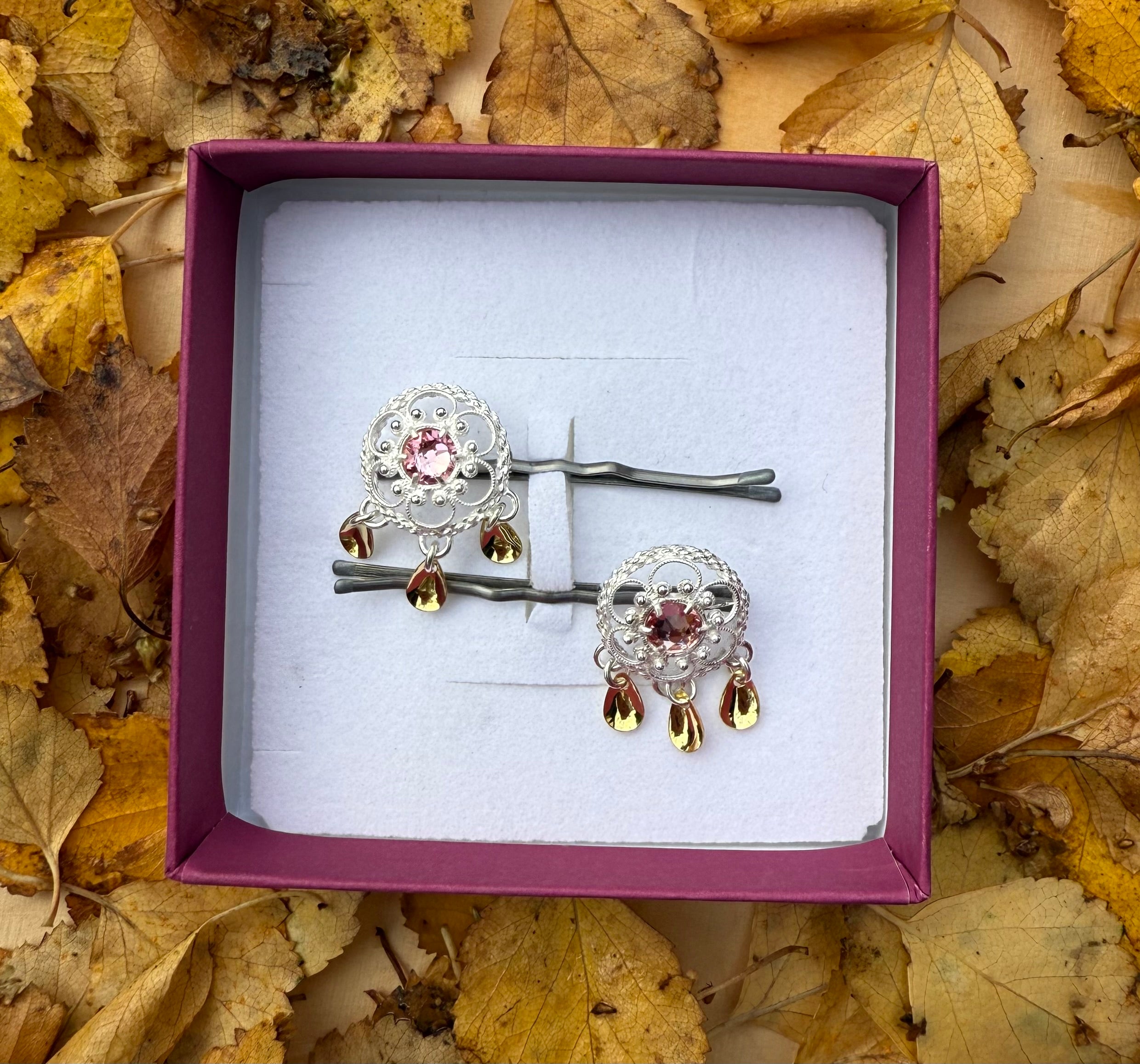 Hårpynt i Sølv med lyserosa Krystall og Gull Løv - utsolgt