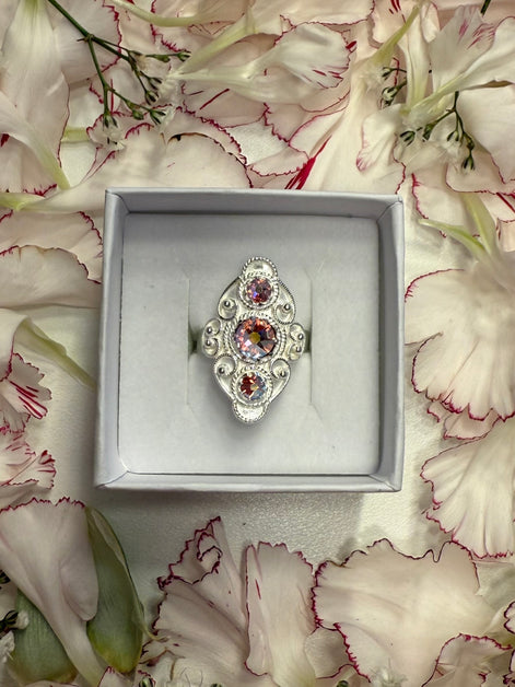 Ring med nordlys rosa krystall