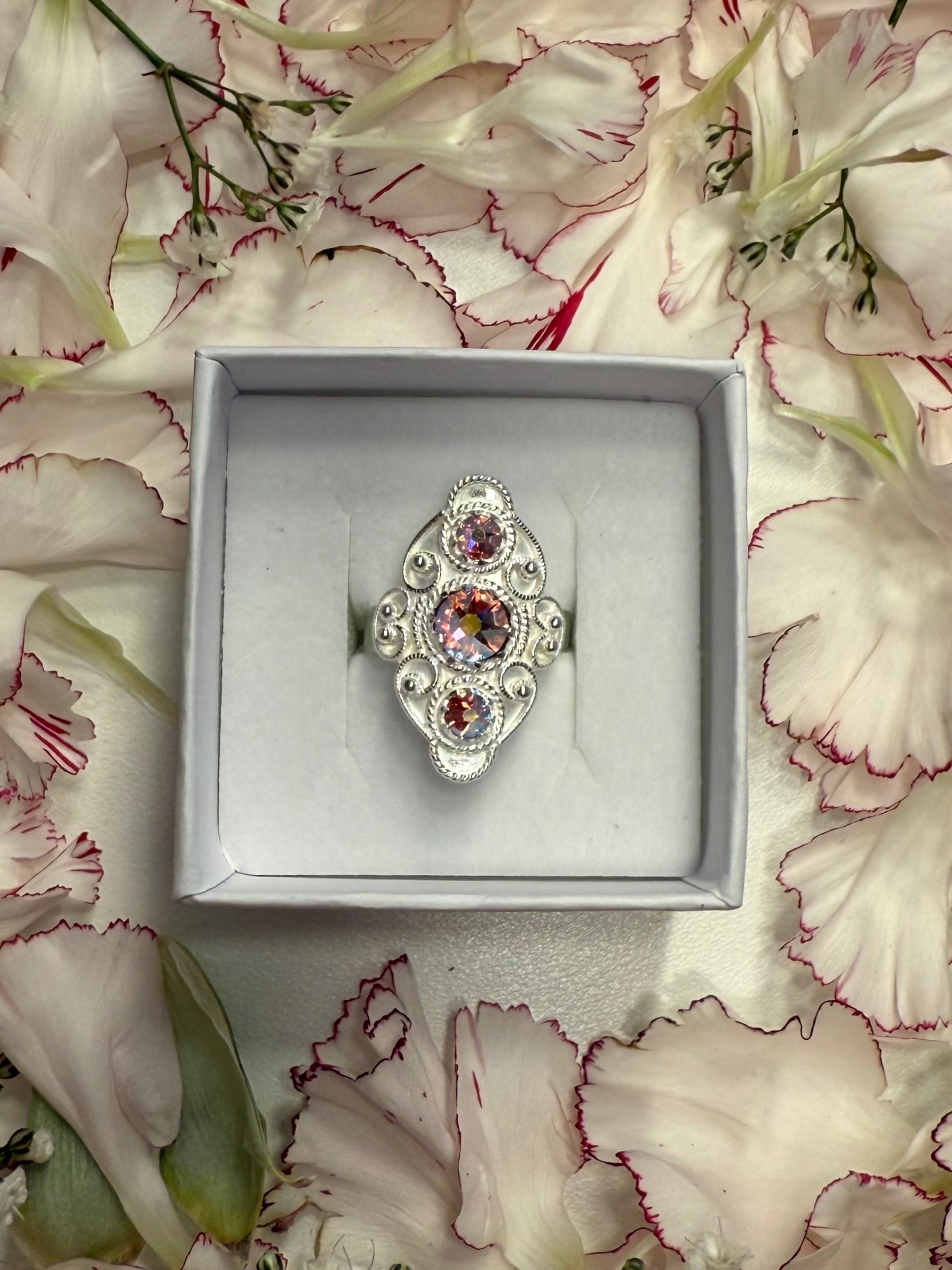 Ring med nordlys rosa krystall