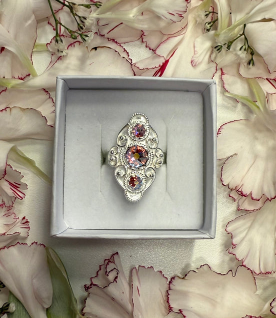 Ring med nordlys rosa krystall