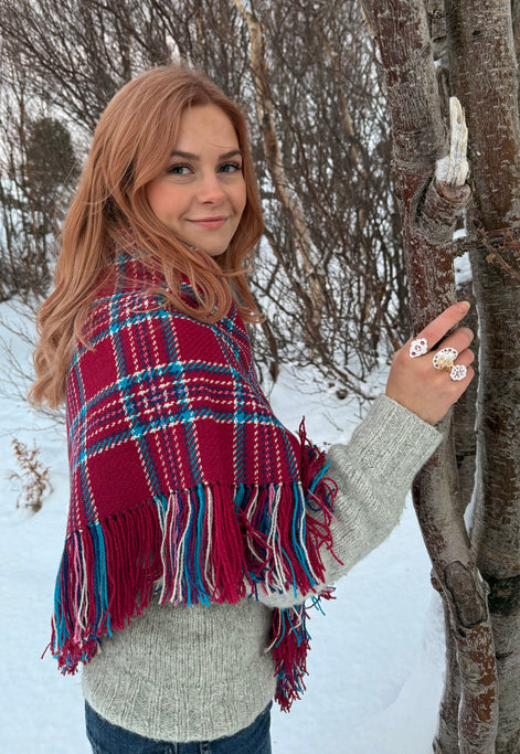 Ullsjal i bringebærrød - utsolgt