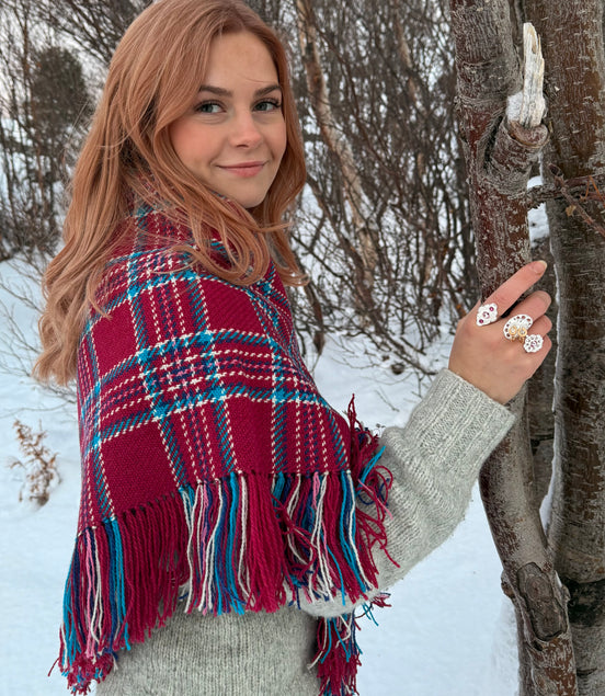 Ullsjal i bringebærrød - utsolgt