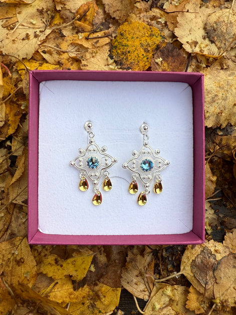 Ørepynt med lyseblå krystall - utsolgt