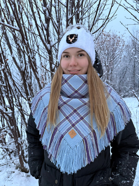 Ullsjal i lyseblå og lilla