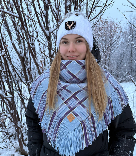 Ullsjal i lyseblå og lilla