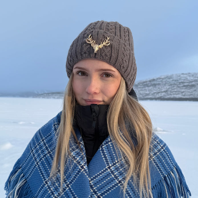 Lue i mørk beige