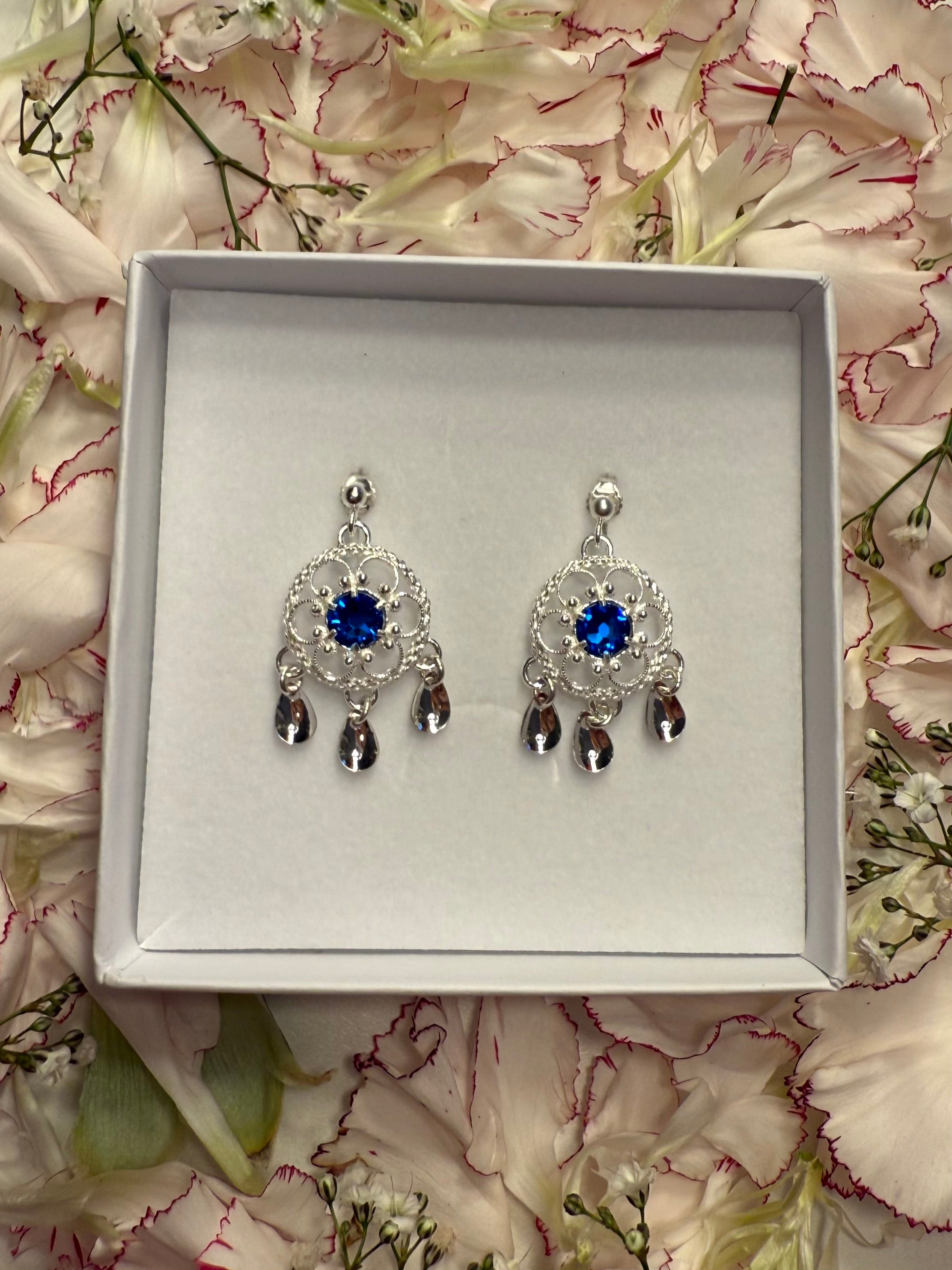 Ørepynt med mørkeblå krystall - utsolgt