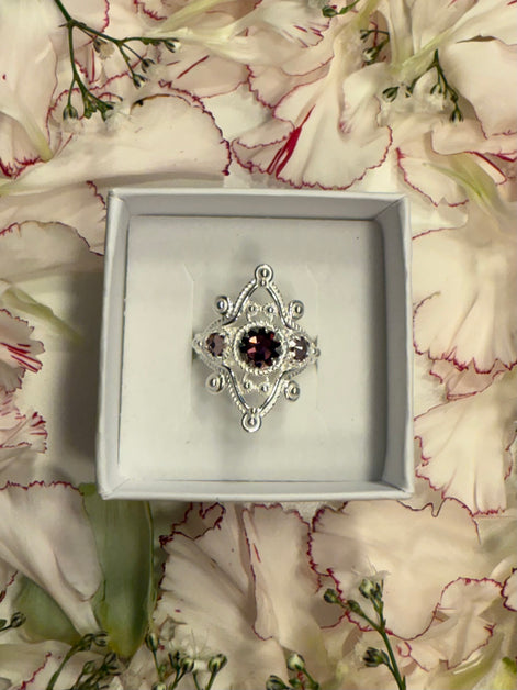 Ring med lavendel og lilla krystall