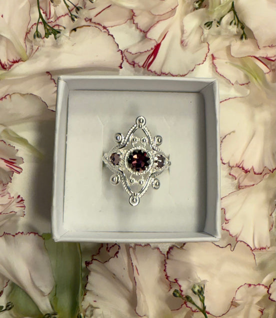 Ring med lavendel og lilla krystall