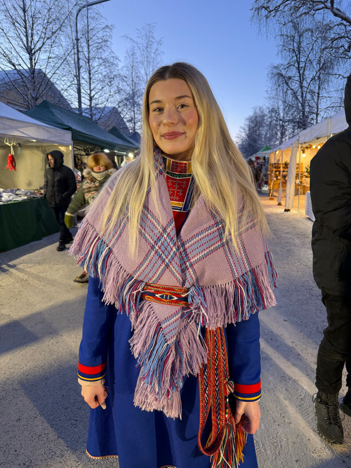Ullsjal/ulloliidni i lavendel med lyseblå