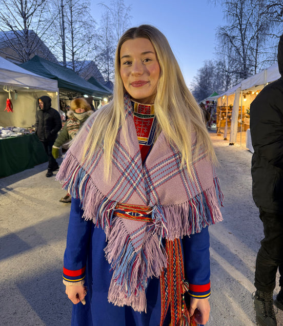 Ullsjal/ulloliidni i lavendel med lyseblå