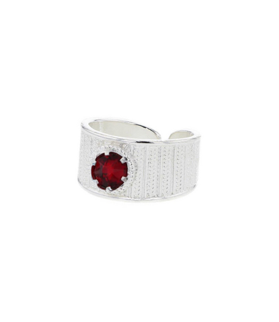Ring med rød krystall