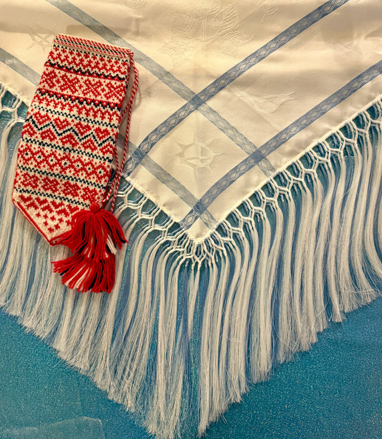 Liidni/Silkesjal i hvit og lyseblå - utsolgt