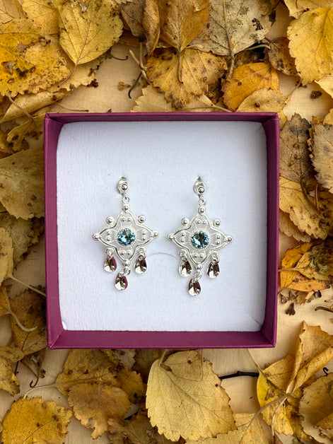 Ørepynt med lyseblå krystall - utsolgt