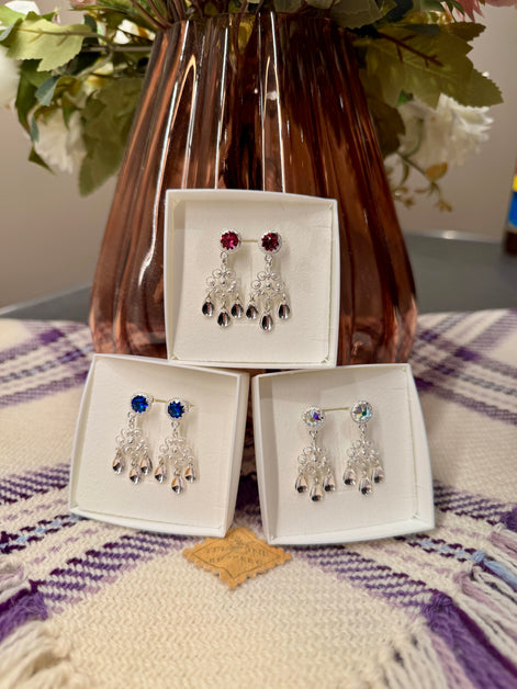 Ørepynt med mørkeblå krystall