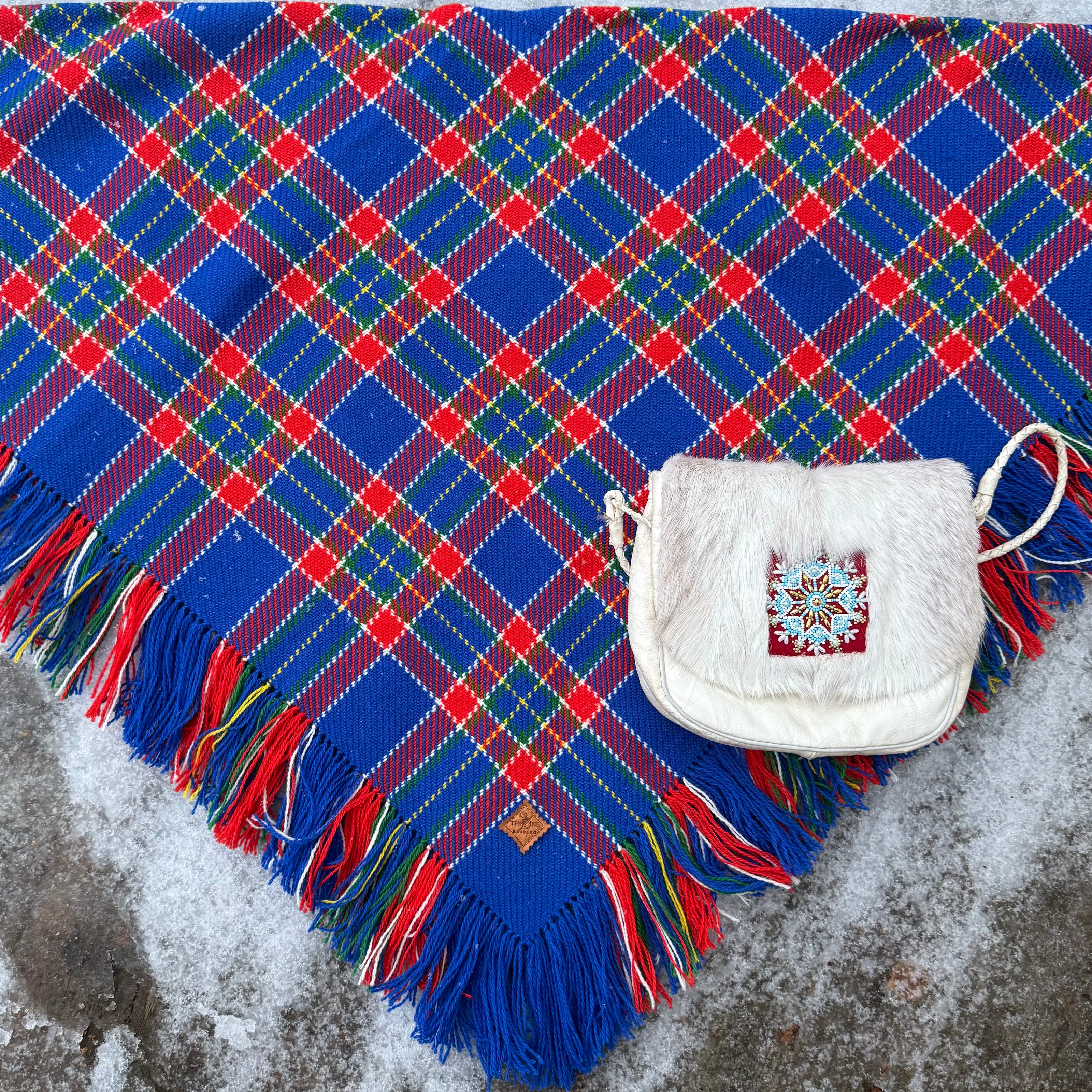 Ullsjal i tradisjonell blå