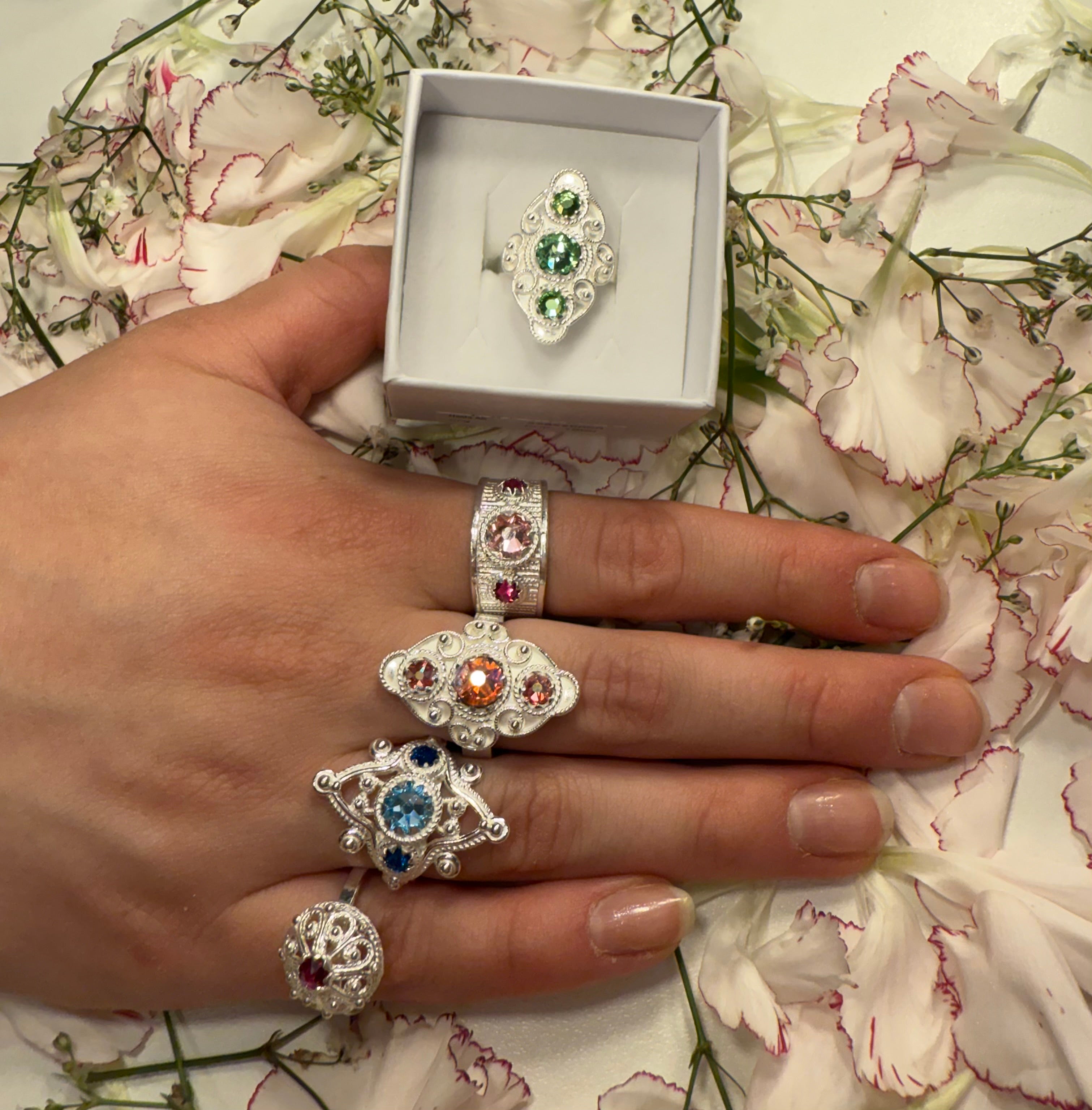 Ring med nordlys rosa krystall