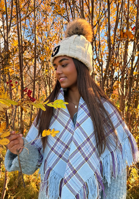 Ullsjal i lyseblå og lilla