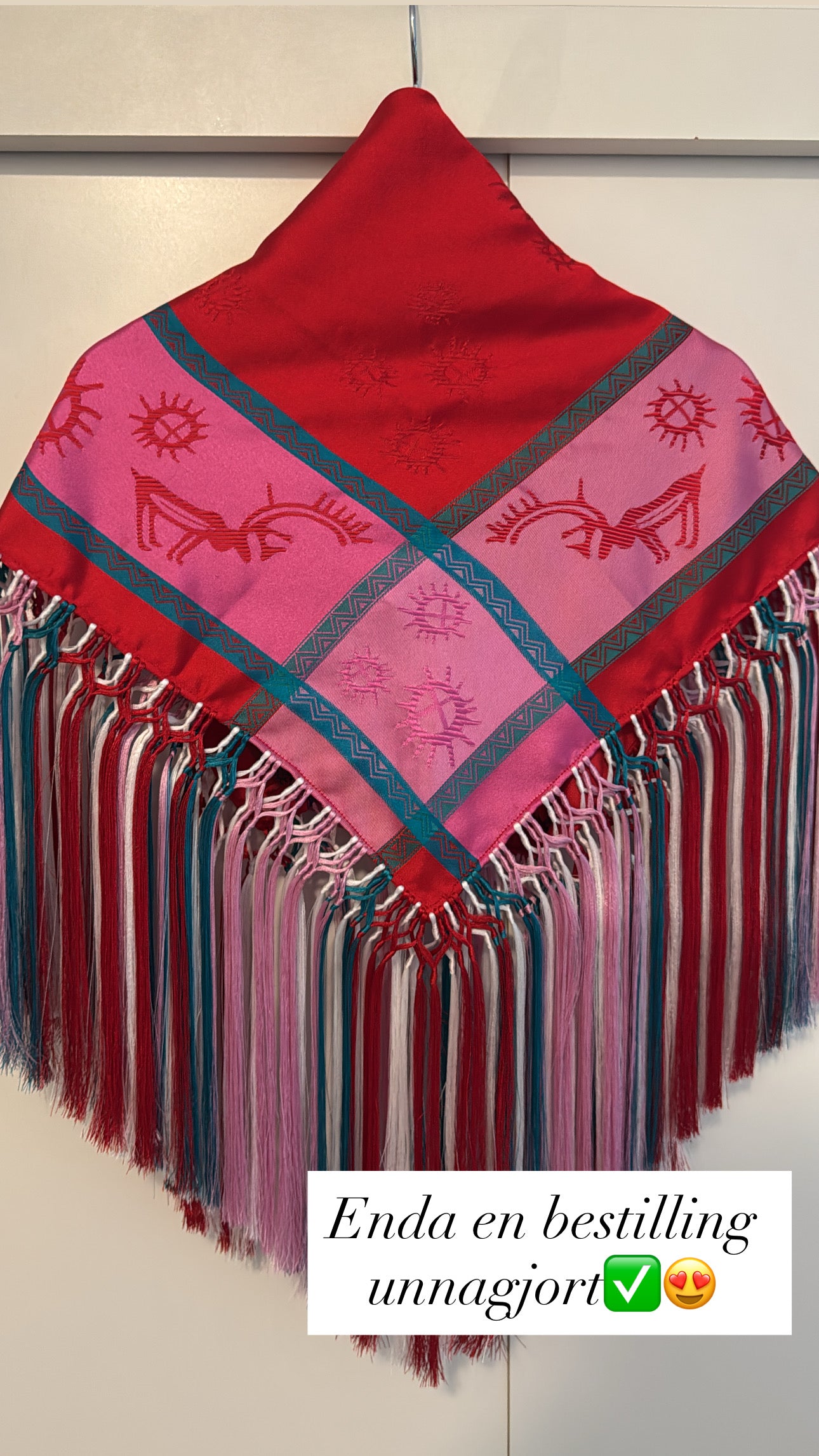 Silkesjal rød - utsolgt