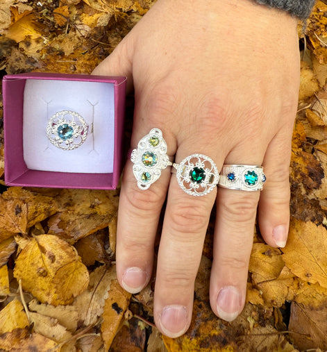 Ring med nordlysblå krystall - utsolgt