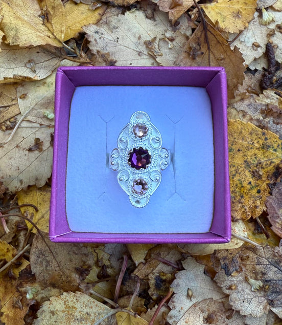 Ring med lyserosa og lilla krystall - utsolgt