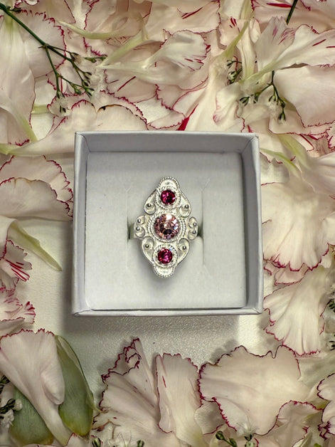 Ring med mørkerosa og lyserosa krystall - utsolgt