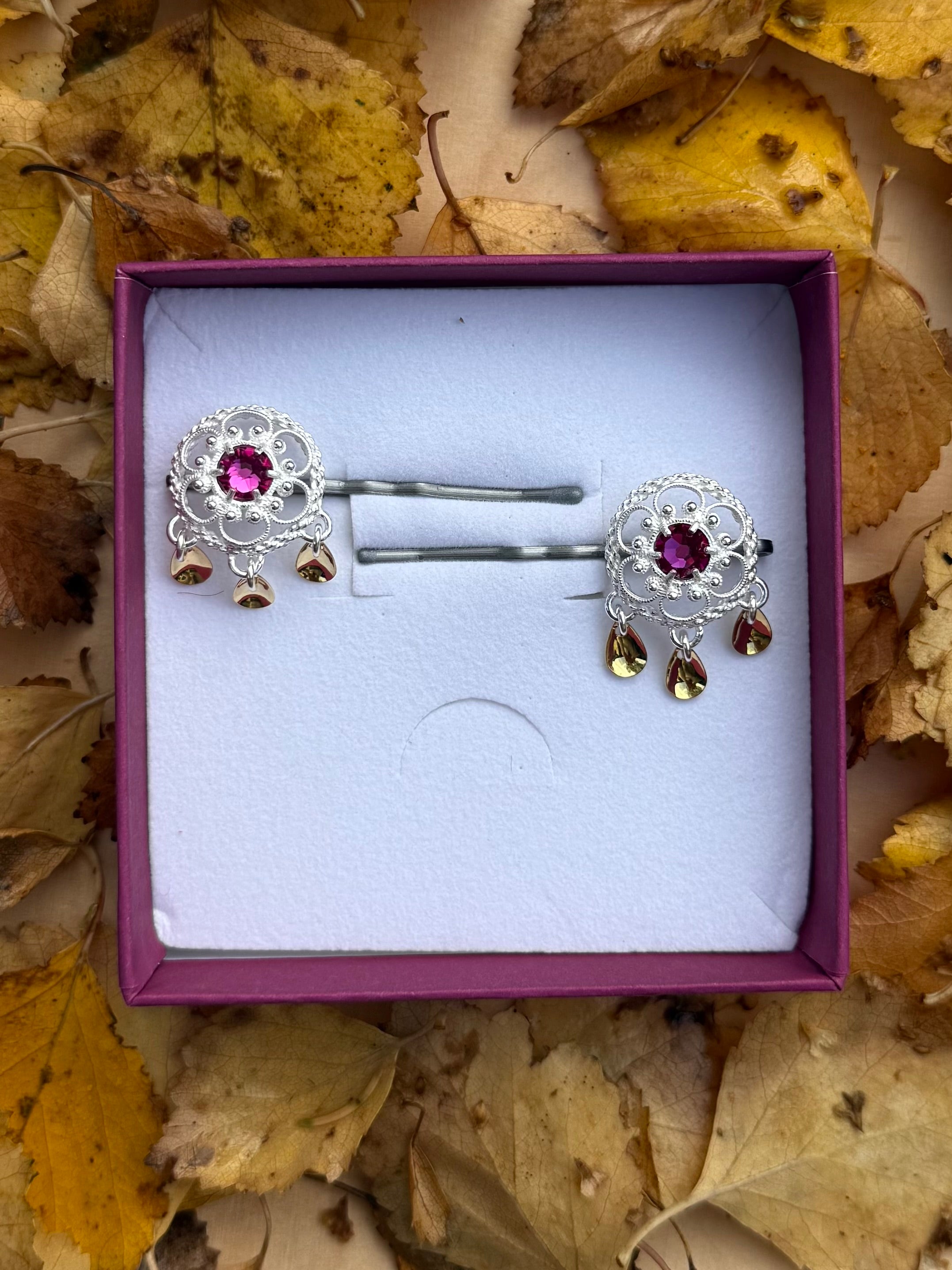 Hårpynt mørkerosa krystall