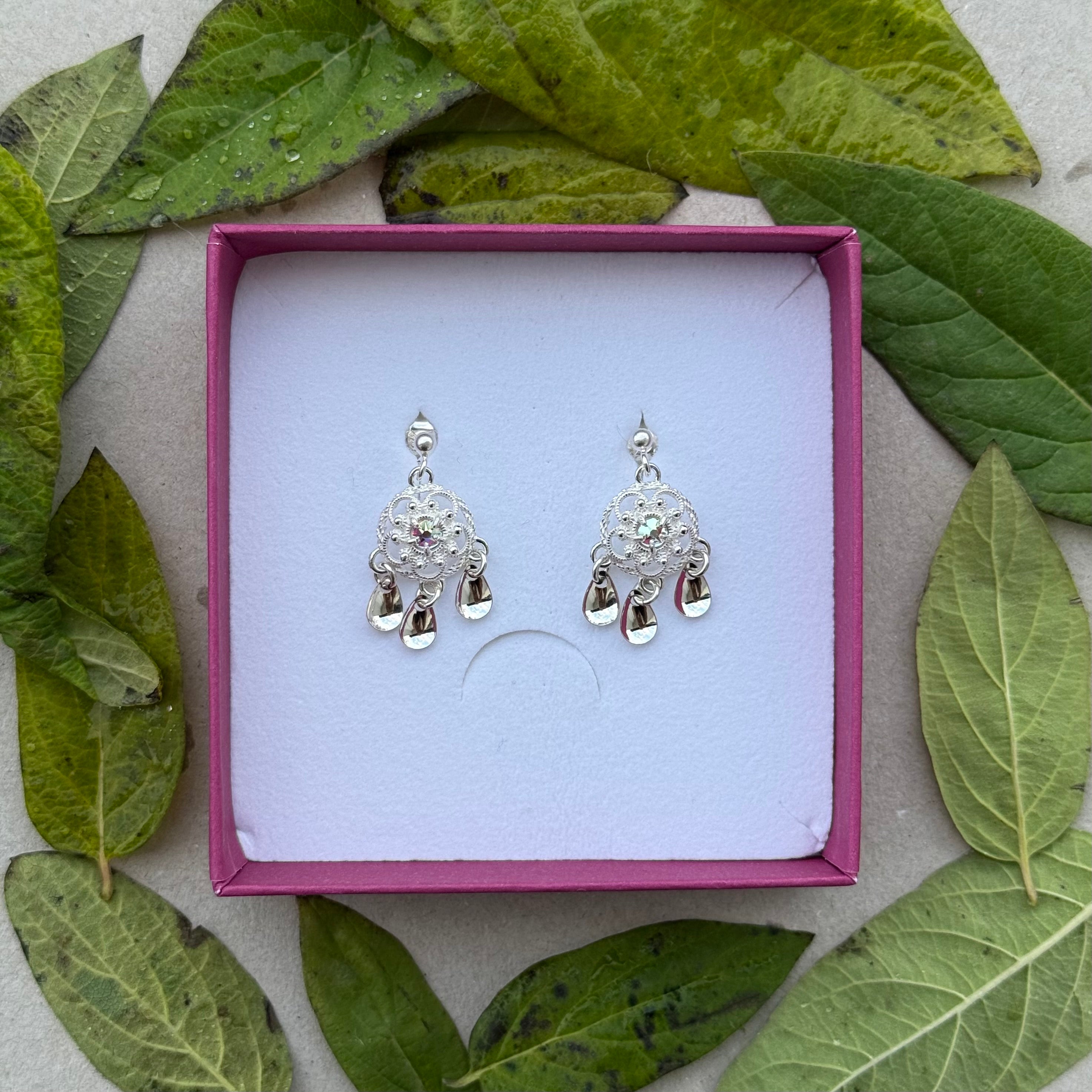 Ørepynt med nordlys krystall