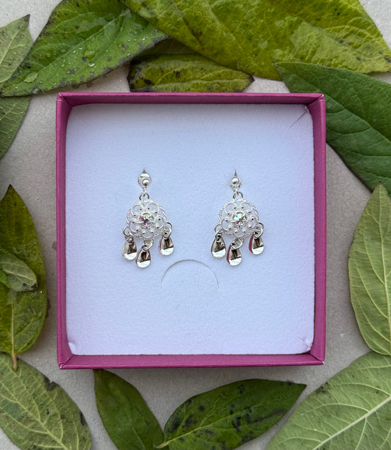 Ørepynt med nordlys krystall