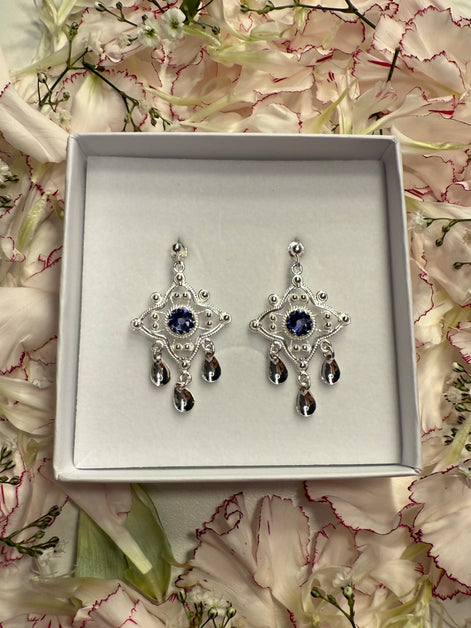 Ørepynt med blålilla krystall