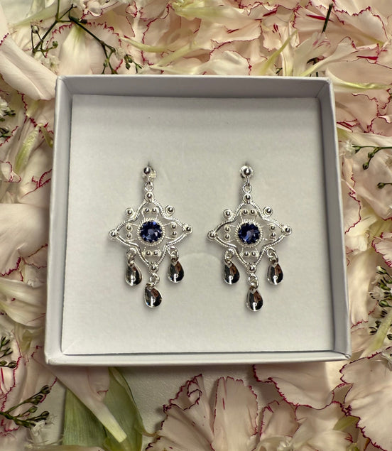 Ørepynt med blålilla krystall