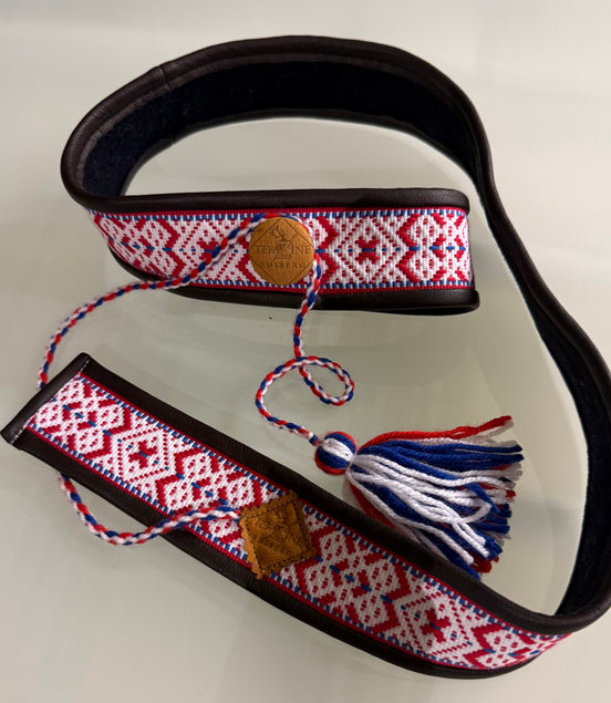 Skinnbelte i rød og blå