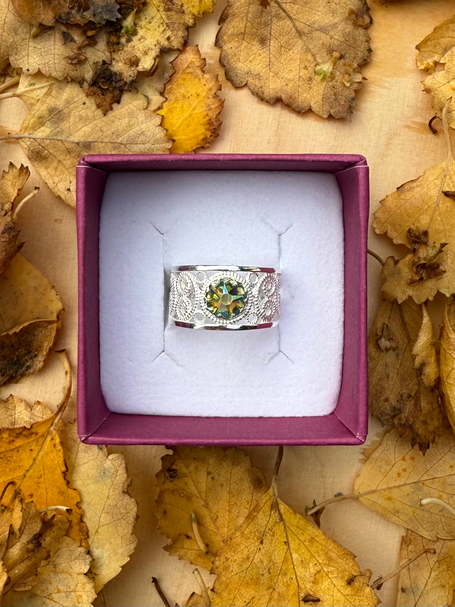 Ring med nordlys blå krystall