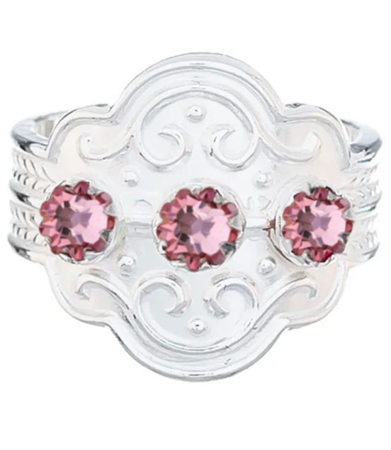 Ring med lyserosa krystall