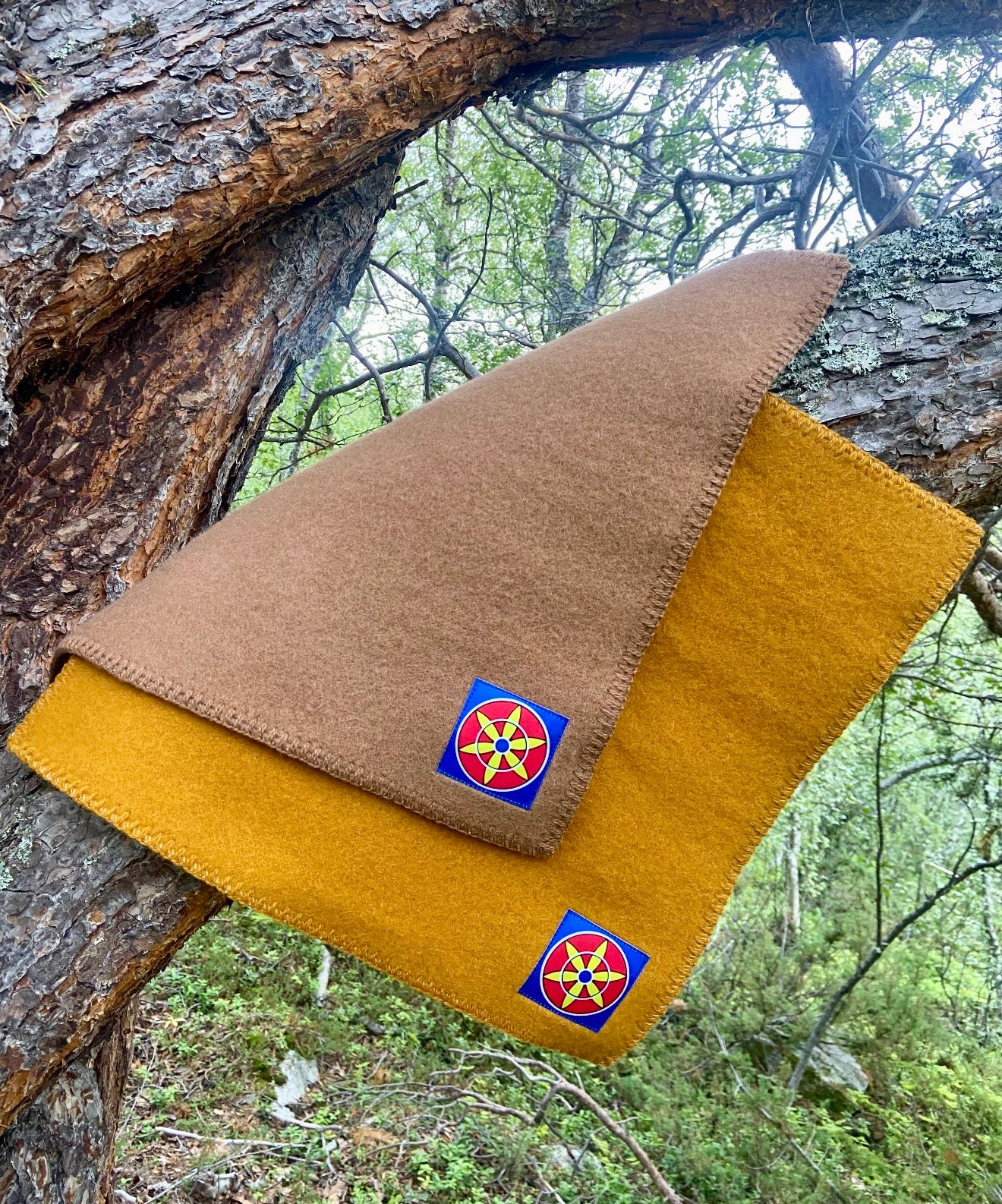 Sitteunderlag i brun med kvenrose