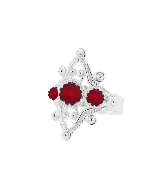 Ring med rød krystall