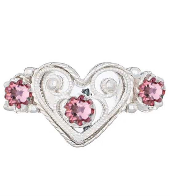 Ring med lyserosa krystall