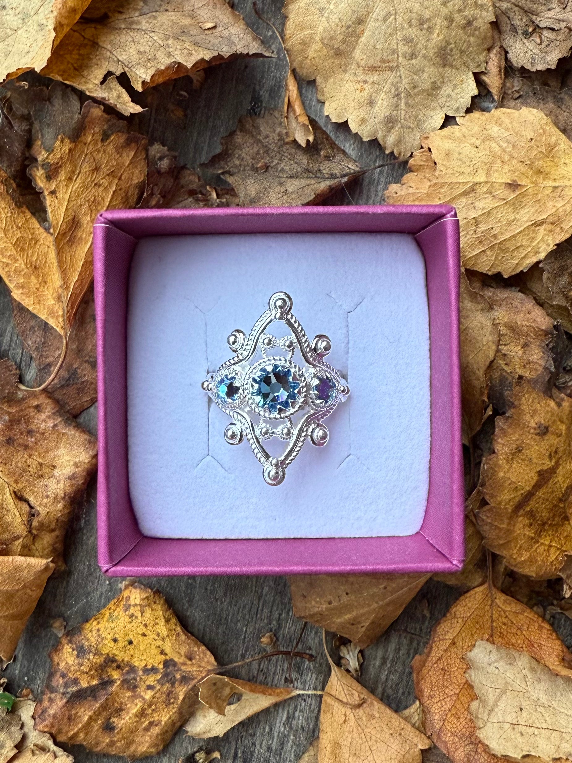 Ring med lyseblå krystaller - utsolgt