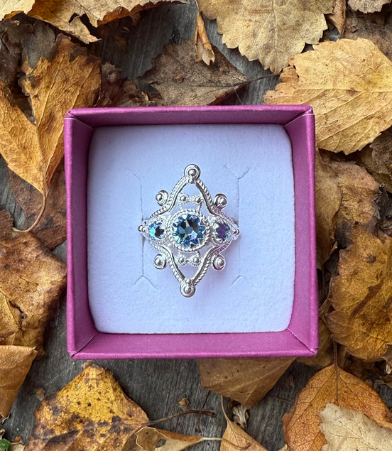 Ring med lyseblå krystaller - utsolgt