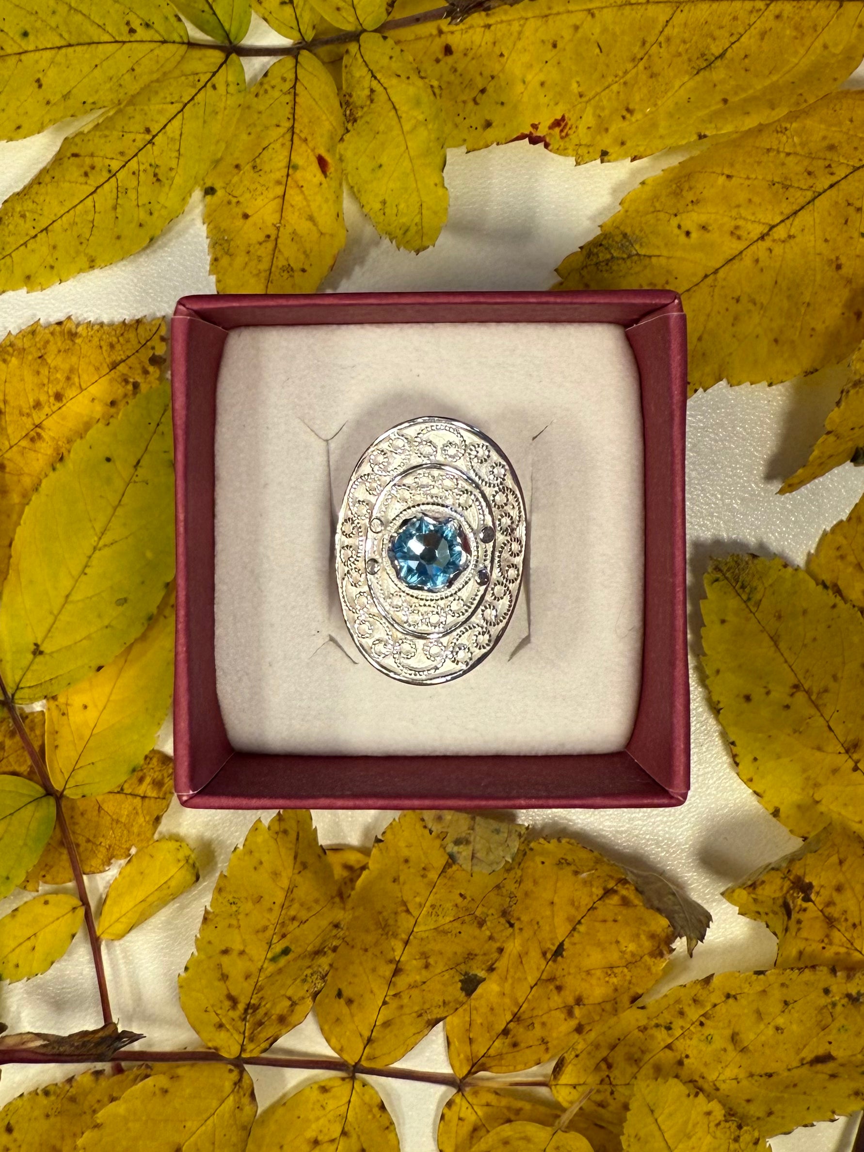 Ring med lyseblå krystall - utsolgt