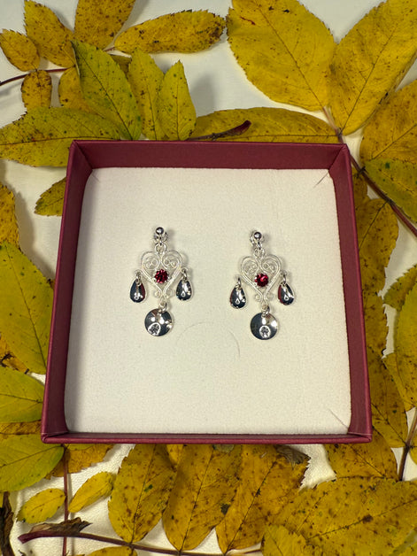 Ørepynt hjerte med rød krystall - utsolgt