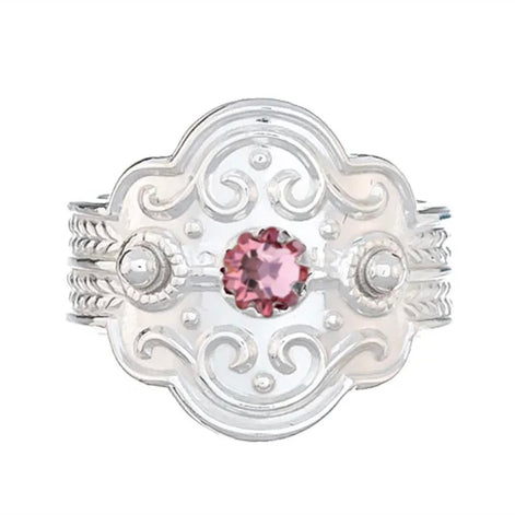Ring med lyserosa krystall